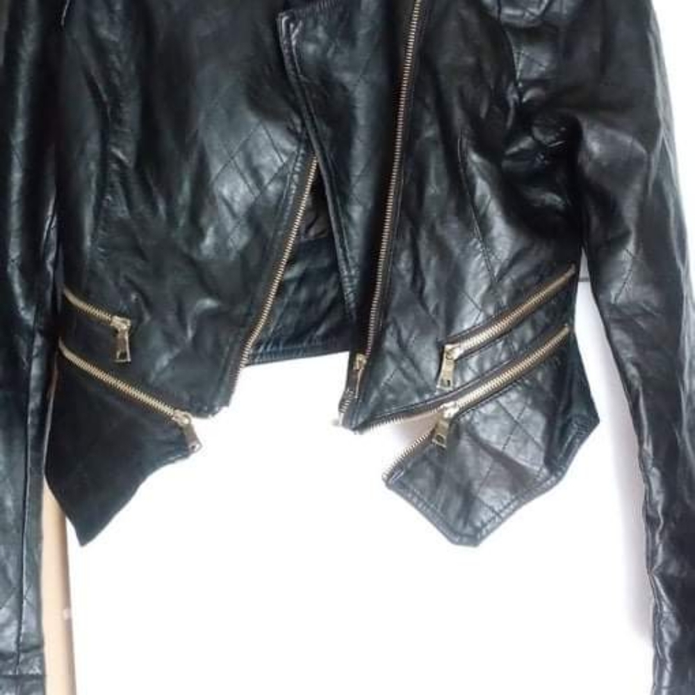 Women's Pre Owned Black Silver Cropped Jacket By Boy Meets Girl.
